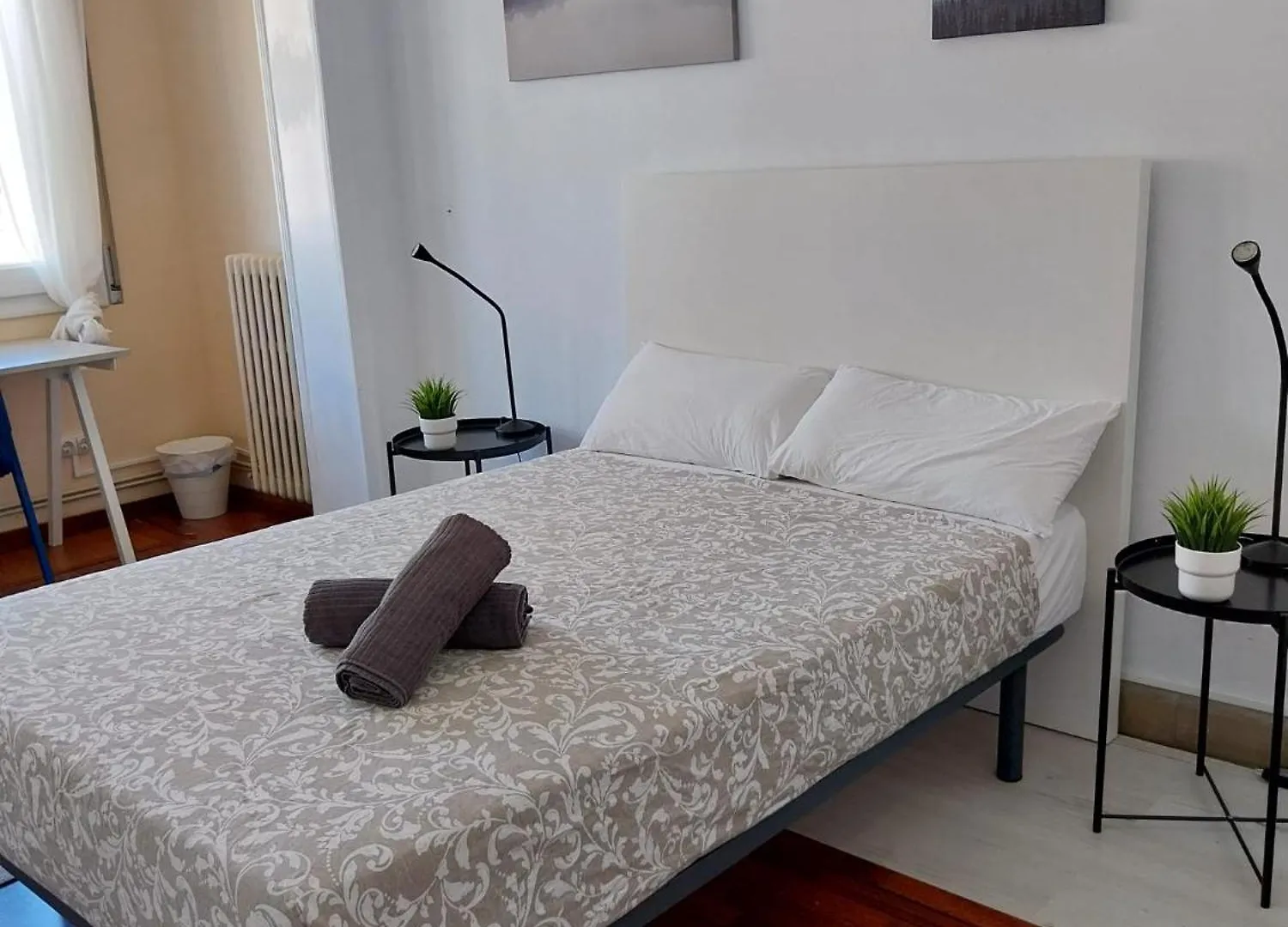 Eixample Bruc Private Rooms Barcelona Hostel